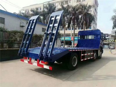 國6柳汽前四后四平板運(yùn)輸車