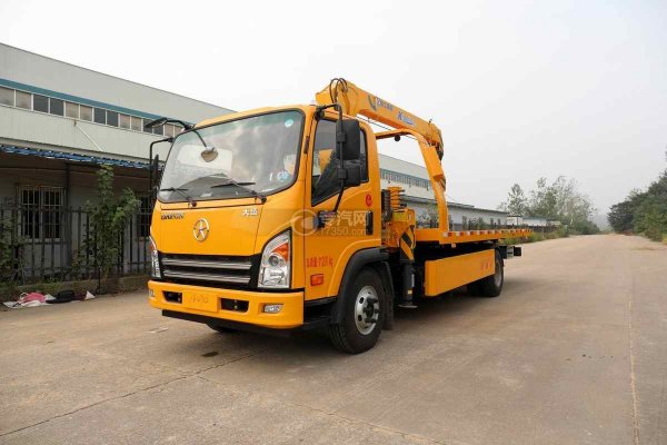 帶吊平板清障車(chē)價(jià)格貴嗎？